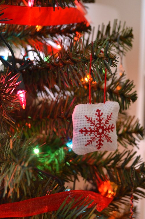 babyembroideredornament03